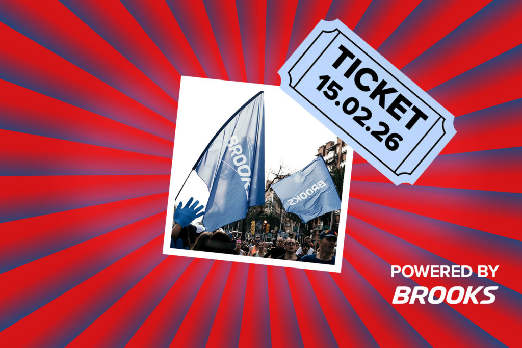 Banner mit rot-blauen Streifen, die sich von der Bildmitte nach außen ziehen. Mitten drin ein Foto, das einen vergangenen Barcelona Halbmarathons mit Läufer:innen, Zuseher:innen und blauen Fahnen mit Brooks Logo zeigt. Ebenfalls im Banner sind die graphische Darstellung eines hellblauen Abrisstickets und ein "Powered by" Schriftzug gefolgt von dem Brooks Logo.