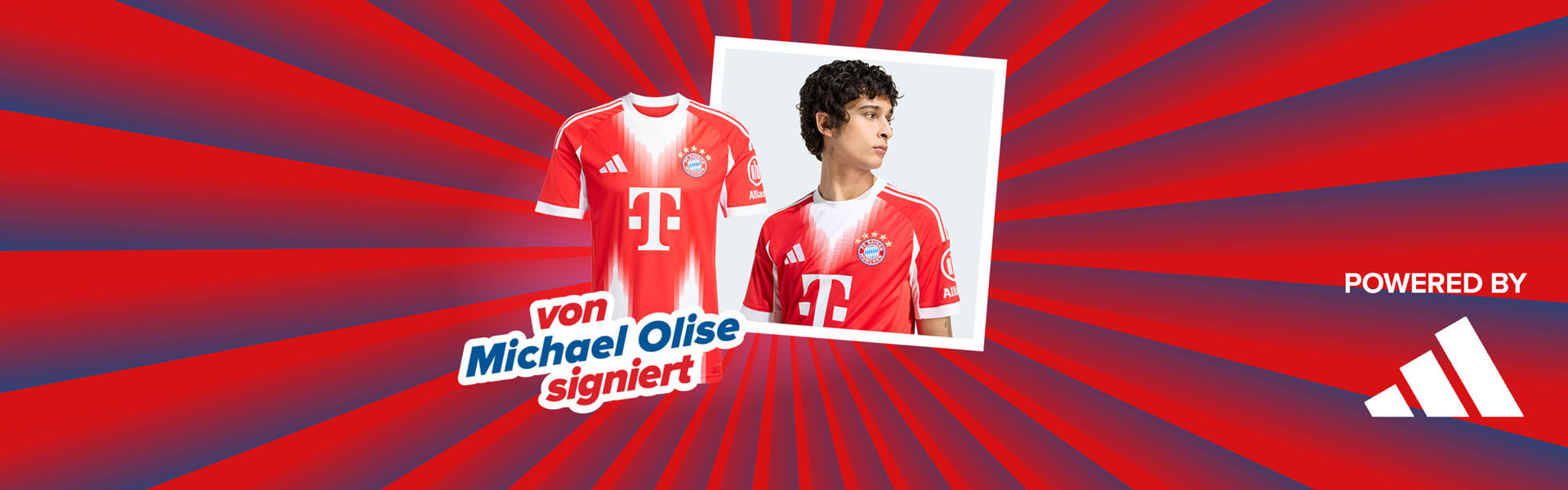 Banner mit rot-blauen Streifen, die sich von der Bildmitte nach außen ziehen. Mitten drin ein Foto, das einen jungen Herren zeigt, der das weiße 25/26 Heimtrikot des FC Bayern München trägt. Das Trikot ist weiß mit leicht rötlich-gräulicher Marmorierung. Dazu ein Schriftzug mit "von Michael Olise signiert". Ebenfalls im Banner "Powered by" Schriftzug gefolgt von dem adidas Logo.