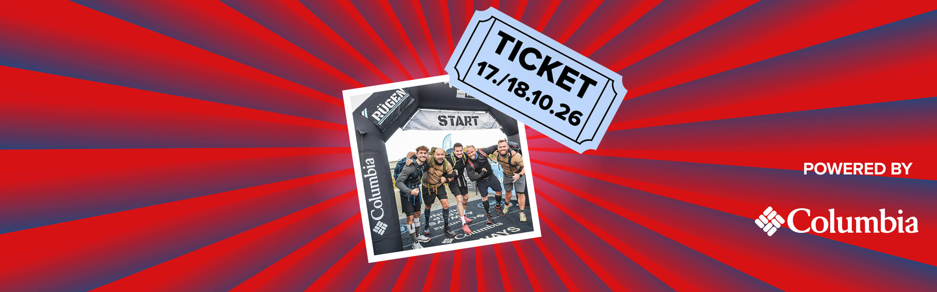 Banner mit rot-blauen Streifen, die sich von der Bildmitte nach außen ziehen. Mitten drin ein Foto von einer Gruppe junger Männer, die im Startbogen des Megamarsch Rügen jubeln. Ebenfalls im Banner sind die graphische Darstellung eines hellblauen Abrisstickets und ein "Powered by" Schriftzug gefolgt von dem Columbia Logo.