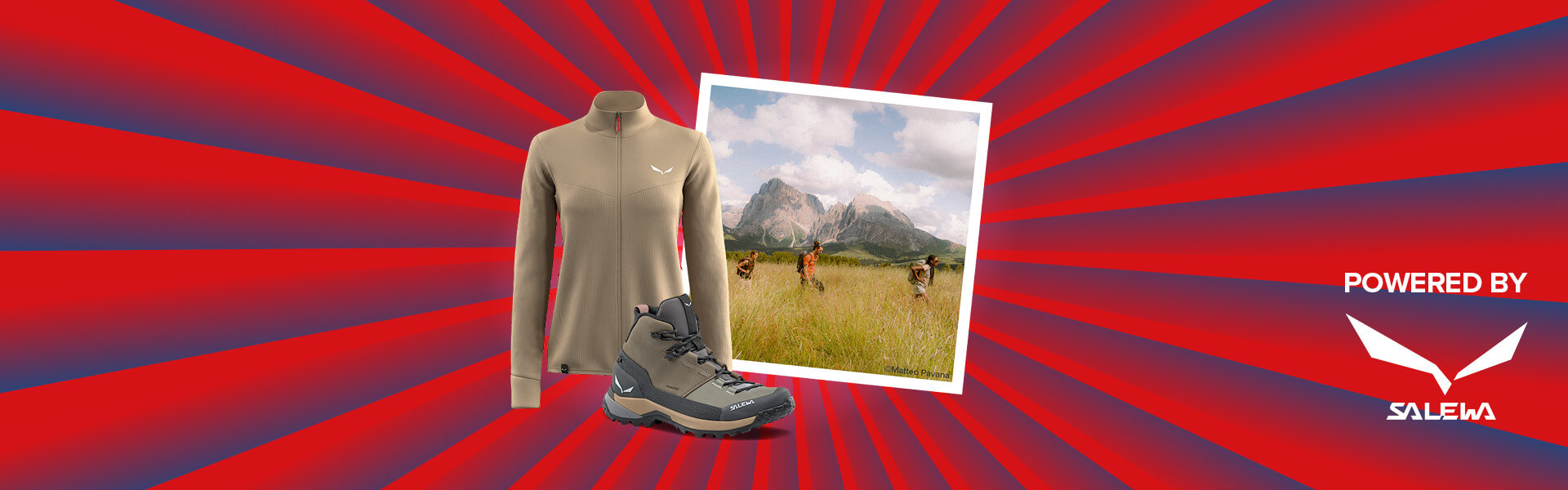 Banner mit rot-blauen Streifen, die sich von der Bildmitte nach außen ziehen. Mitten drin ein Foto, eine Gruppe von Freunden beim Wandern zeigt. Ebenfalls im Banner sind Symbolfotos einer Salewa Wanderjacke und eines Wanderschuhs sowie ein "Powered by" Schriftzug gefolgt vom Logo der Marke Salewa.
